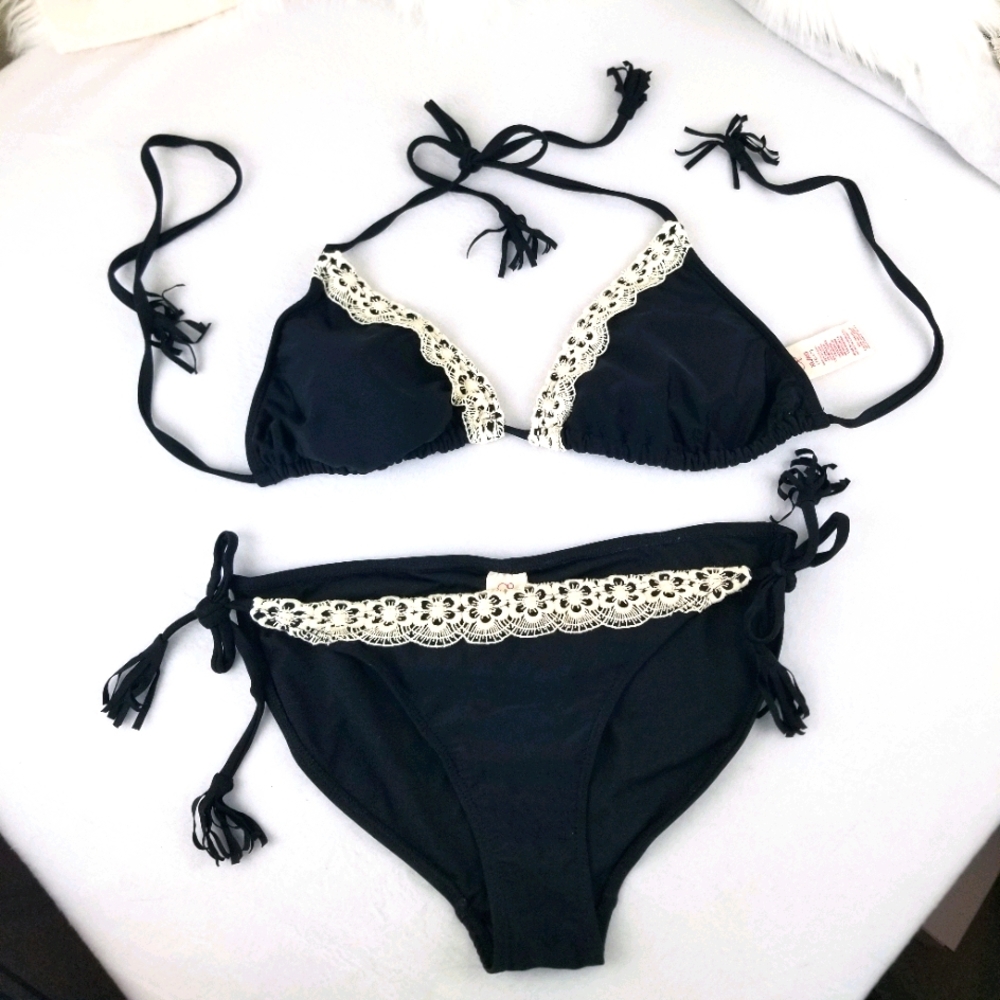 👣OP Black String Bikini